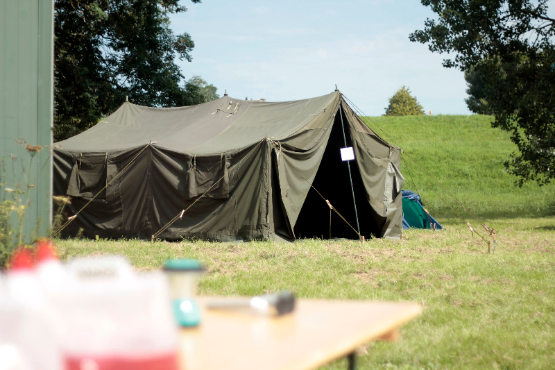 H5 tent op festival